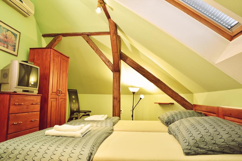 Barock Restaurant & Pension Topoľčany Εξωτερικό φωτογραφία
